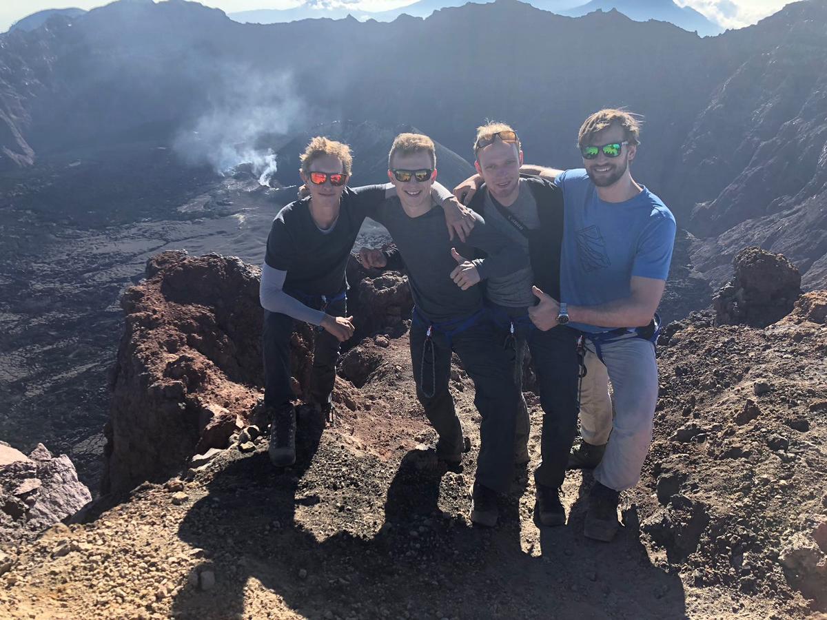Thalia Homestay & Ijen Bromo Tour Баньюванги Экстерьер фото